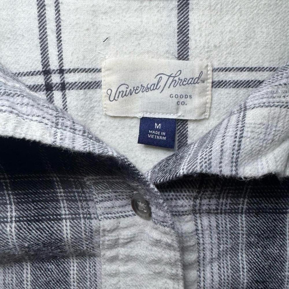 Universal Thread Women’s Off-White & Black Indie Grunge Crop Flannel — MEDIUM - Picture 2 of 5